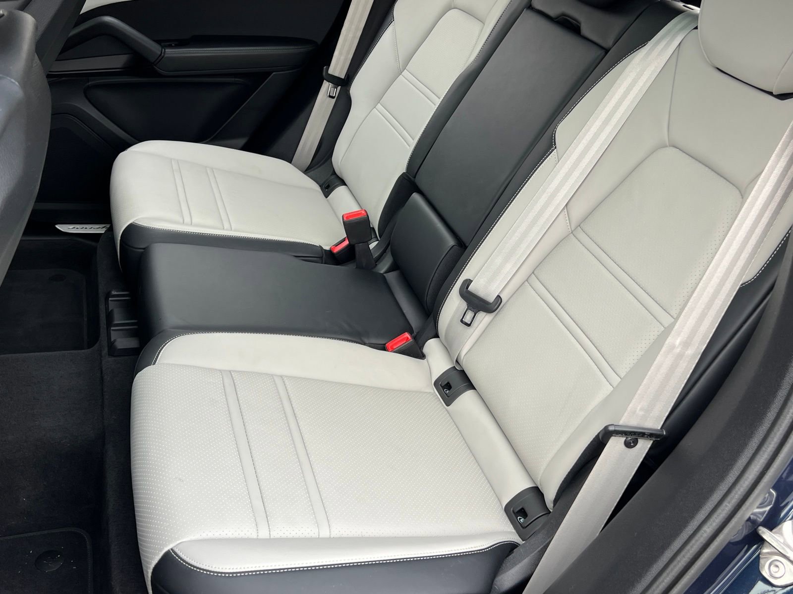 Certified 2025 Porsche Cayenne image 17