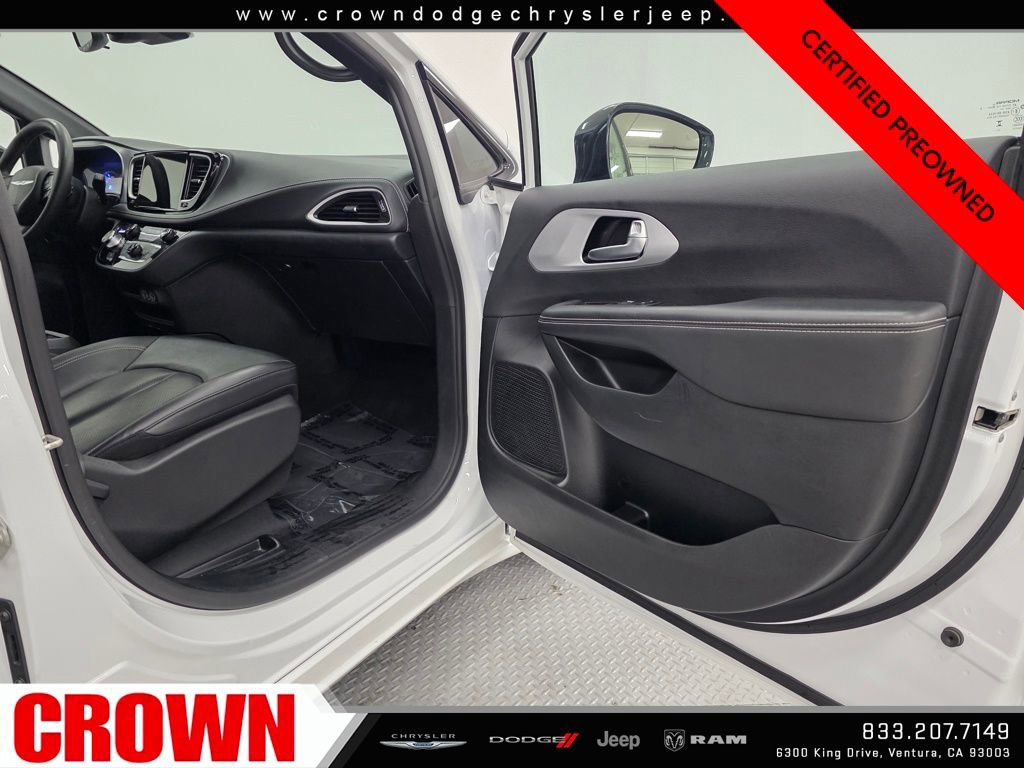 Certified 2024 Chrysler Pacifica Select image 12