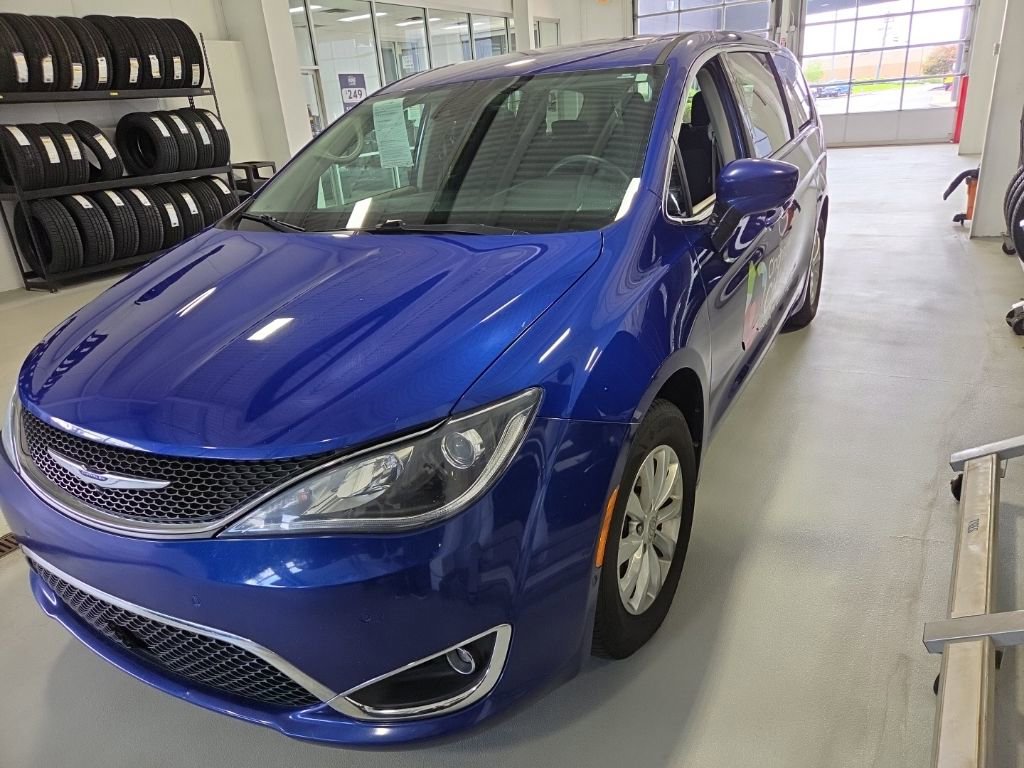 Used 2019 Chrysler Pacifica Touring Plus w/ Advanced Safetytec Group FWD video 2
