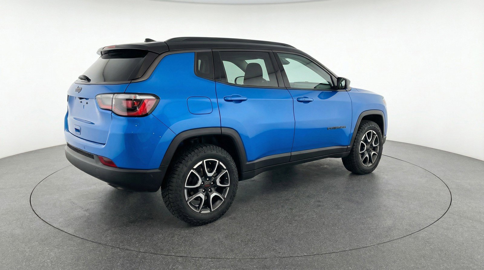 Used 2025 Jeep Compass Trailhawk image 9