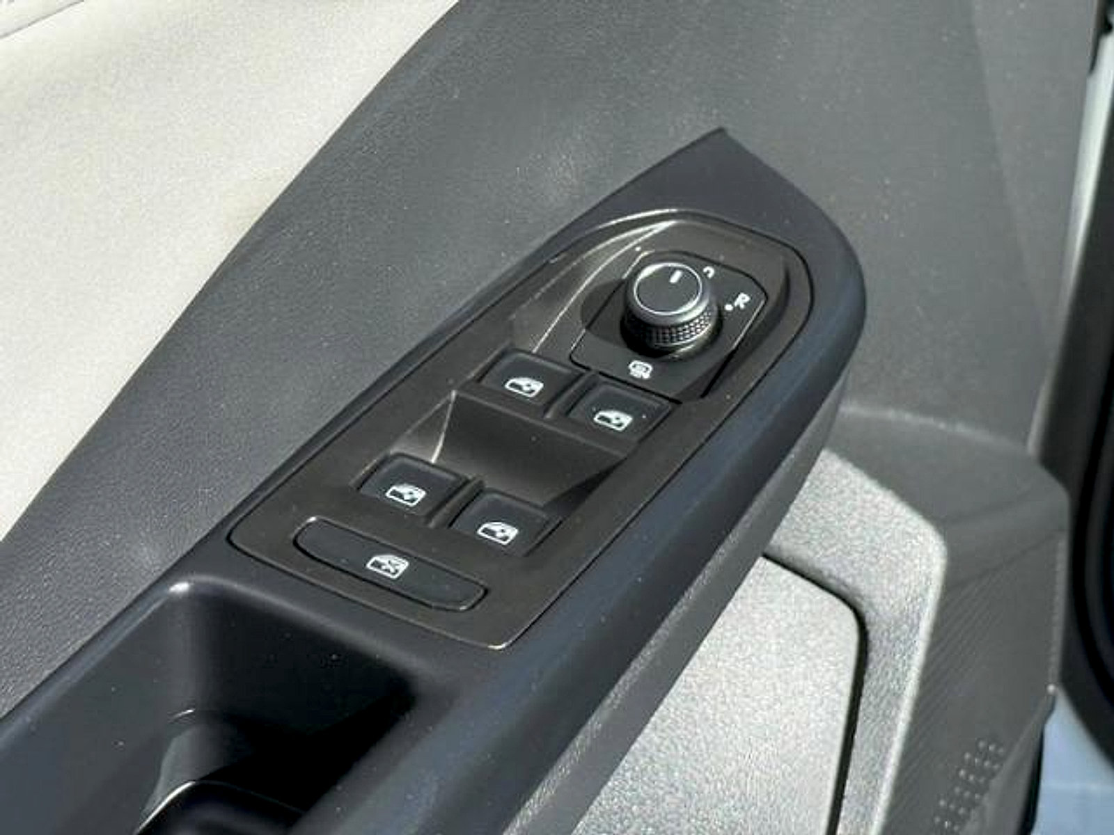 New 2026 Volkswagen Taos SE FWD image 10