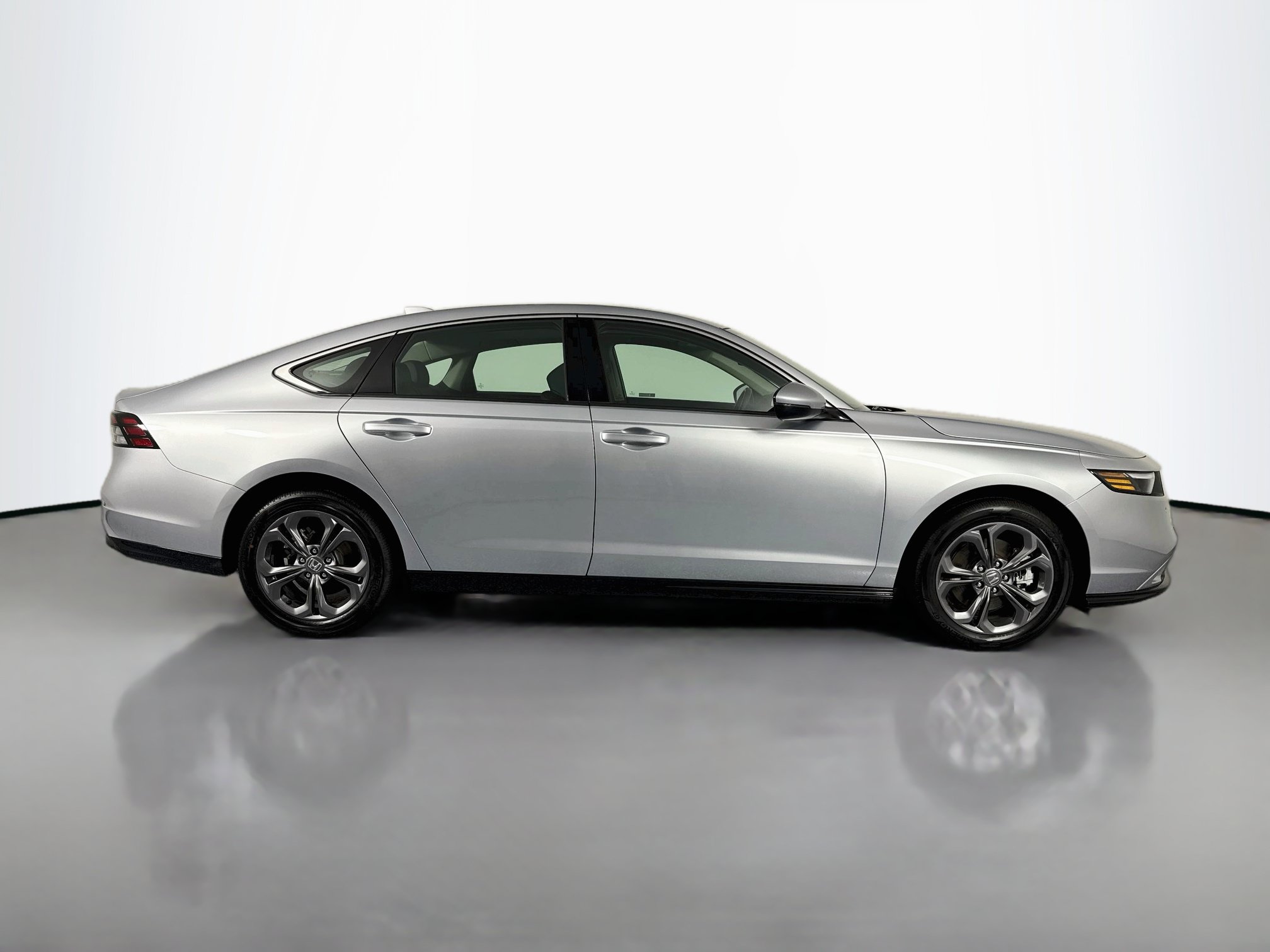 Used 2026 Honda Accord EX-L image 4