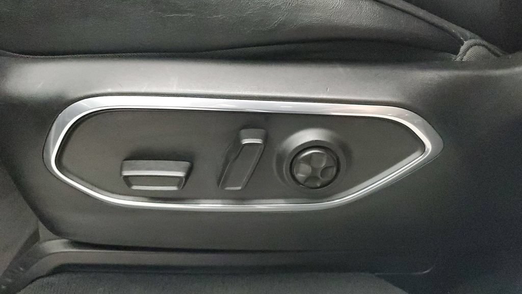 Used 2024 Jeep Wagoneer L Series II w/ Flexible Seating Group RWD image 25