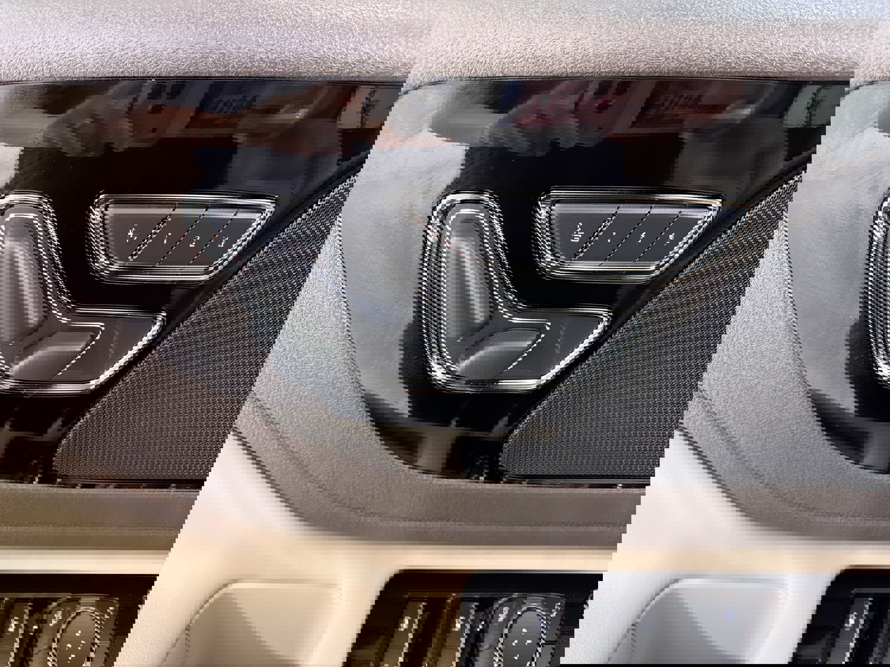 Used 2022 Lincoln Aviator Reserve image 11