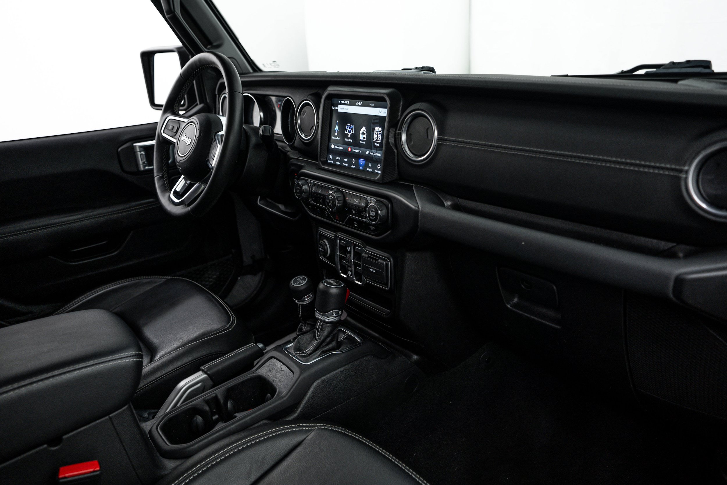 Used 2021 Jeep Wrangler Unlimited Sahara w/ Cold Weather Group AWD/4WD image 15