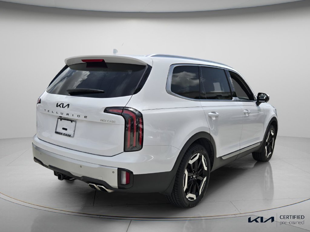 Certified 2024 Kia Telluride EX w/ EX Captain's Chair Package FWD image 7