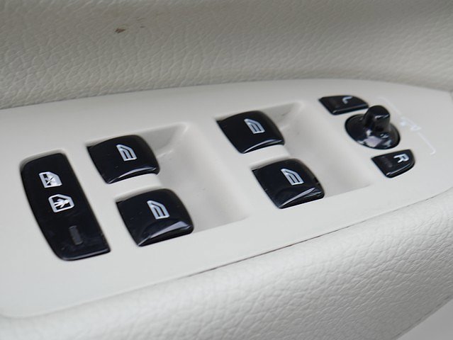 Used 2016 Volvo XC90 T6 Momentum w/ Momentum Plus Package image 25