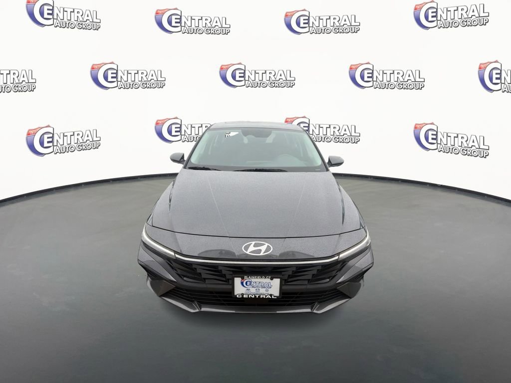 Certified 2025 Hyundai Elantra SEL image 2