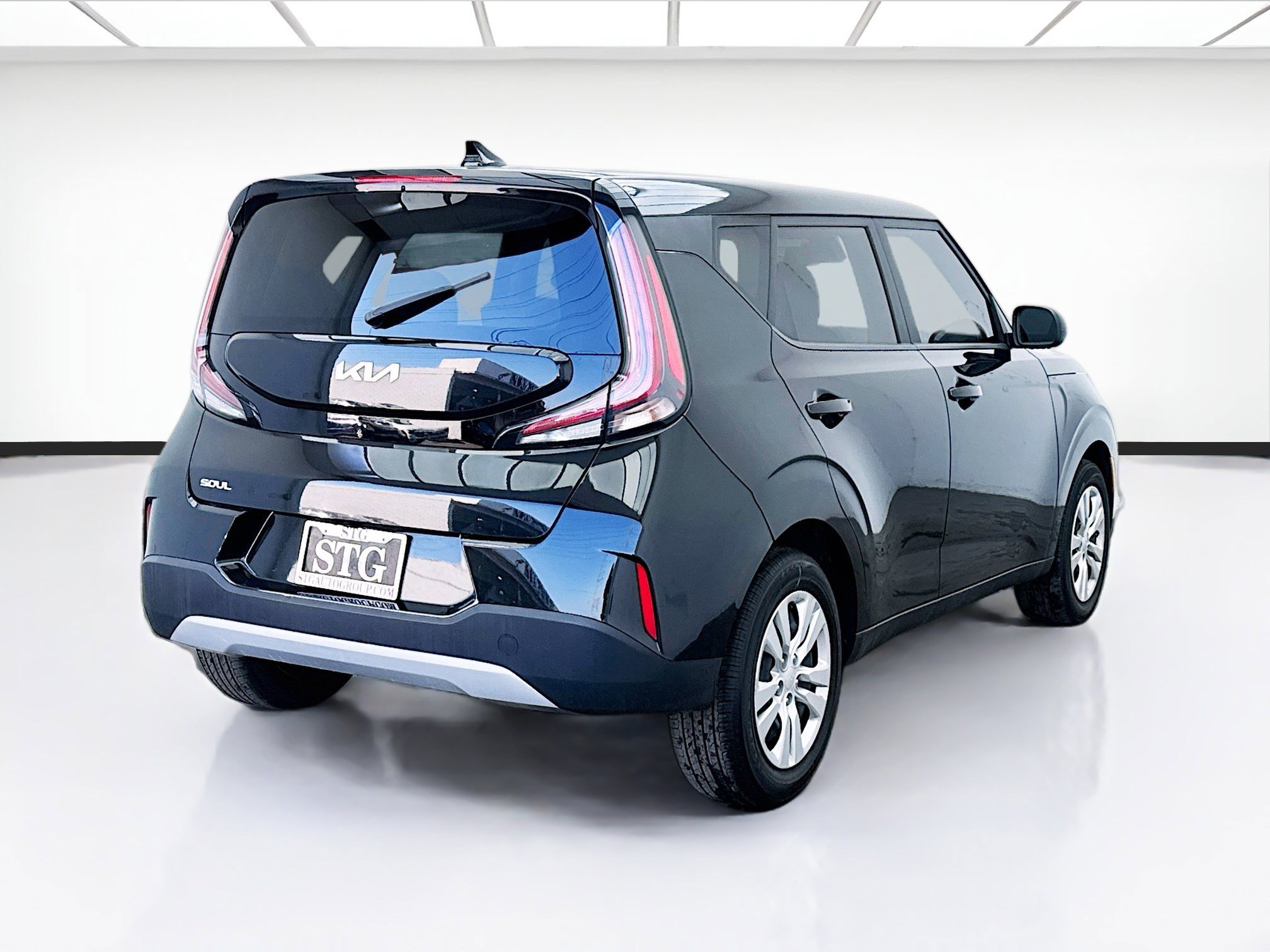 Used 2023 Kia Soul LX image 4