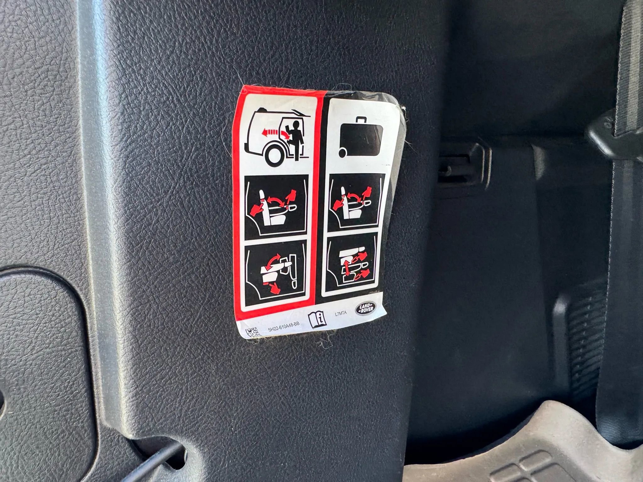 Used 2015 Land Rover LR4 HSE image 36