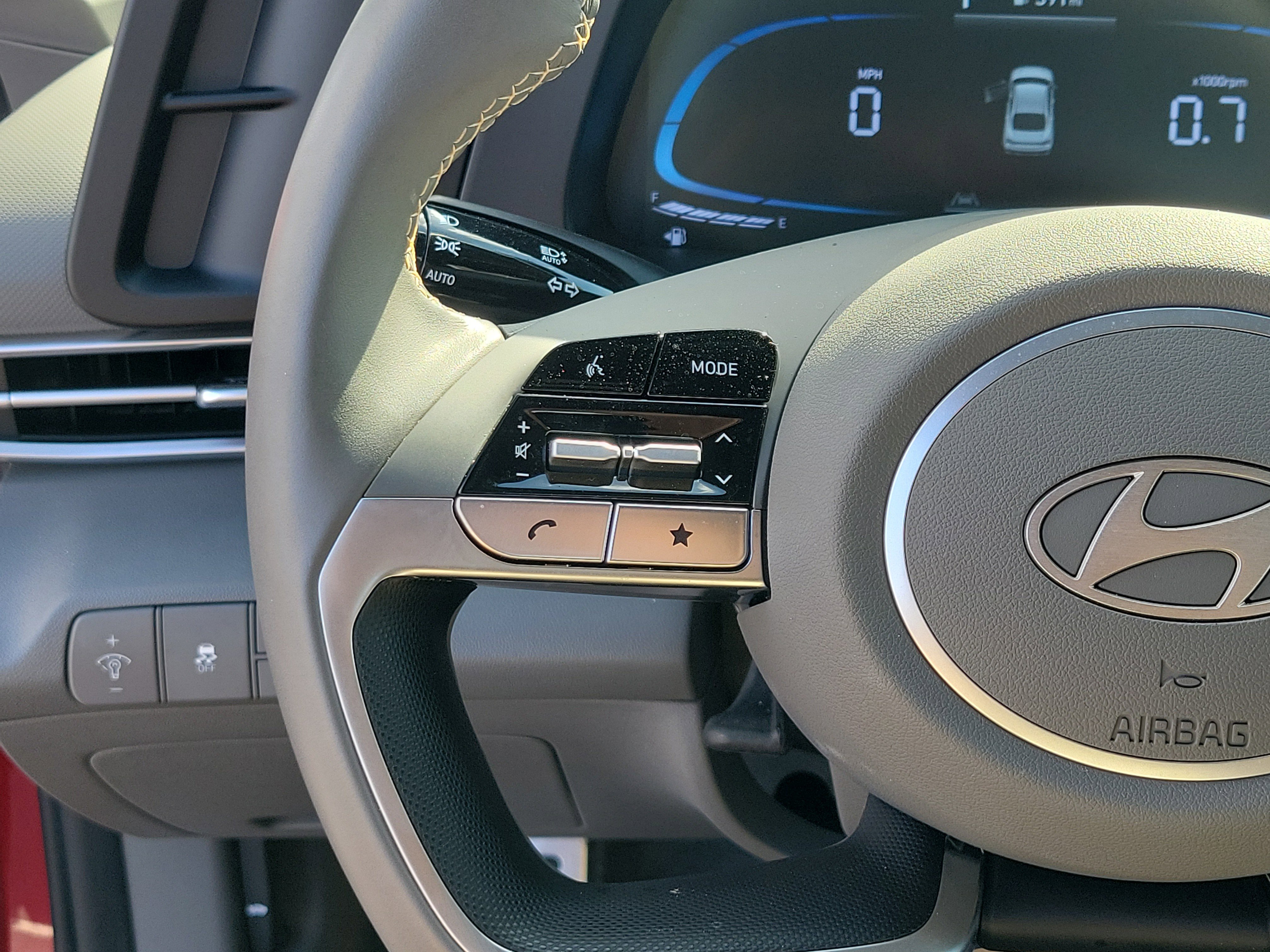 Used 2025 Hyundai Elantra Sport image 25