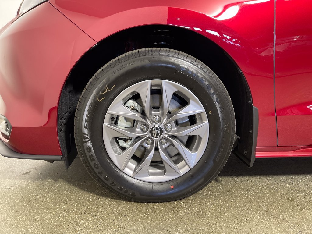 New 2026 Toyota Sienna LE FWD image 11