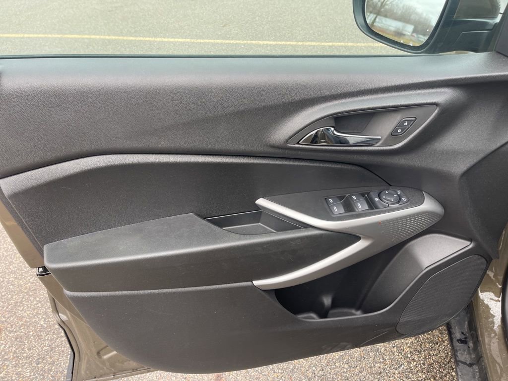 Used 2024 Chevrolet Trax LS w/ LS Convenience Package image 21