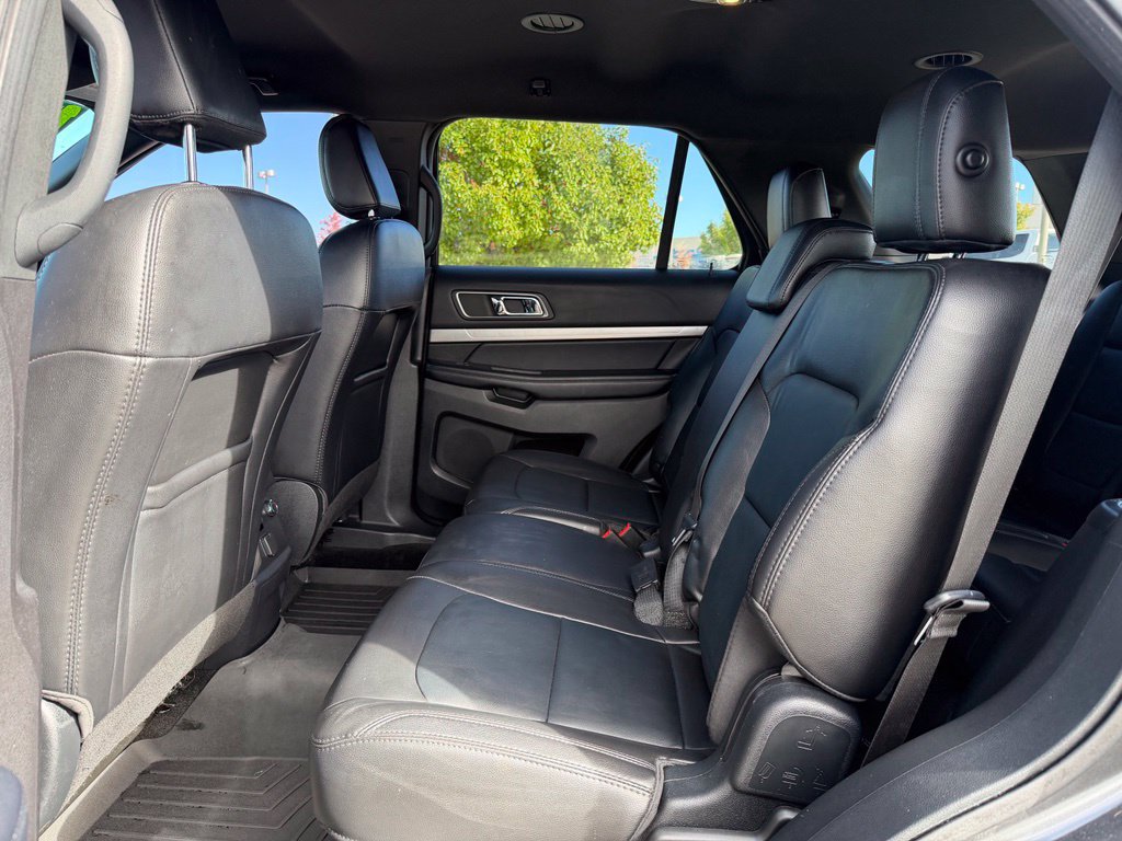 Used 2018 Ford Explorer XLT w/ Equipment Group 202A AWD/4WD image 24