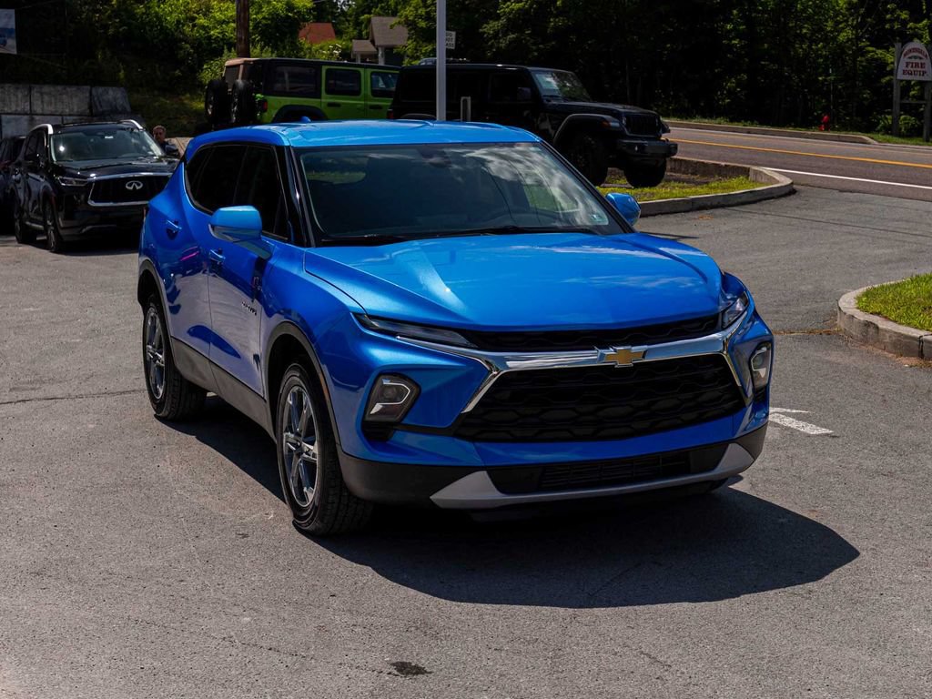 Used 2026 Chevrolet Blazer LT AWD/4WD image 3