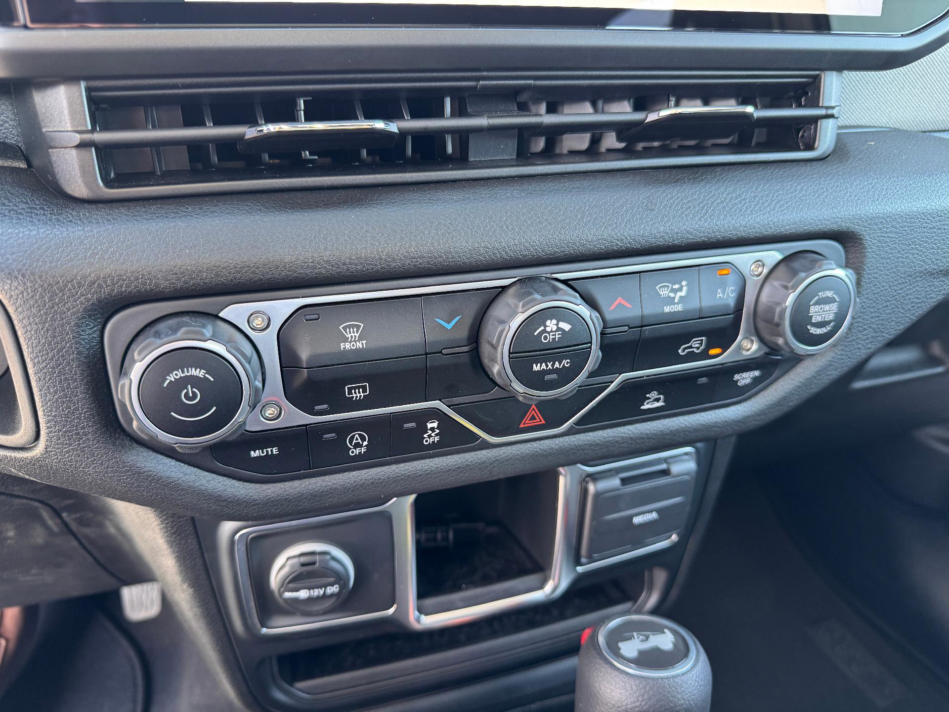 Used 2024 Jeep Wrangler Unlimited Sport AWD/4WD image 29