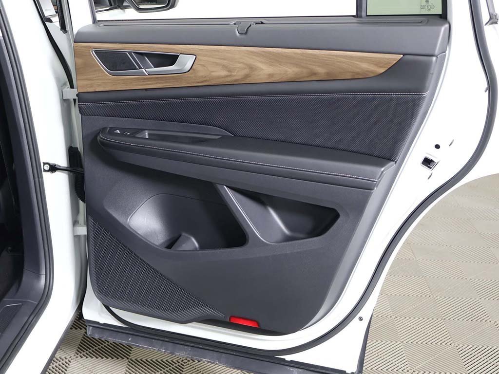 Used 2024 Volkswagen Atlas SE image 28