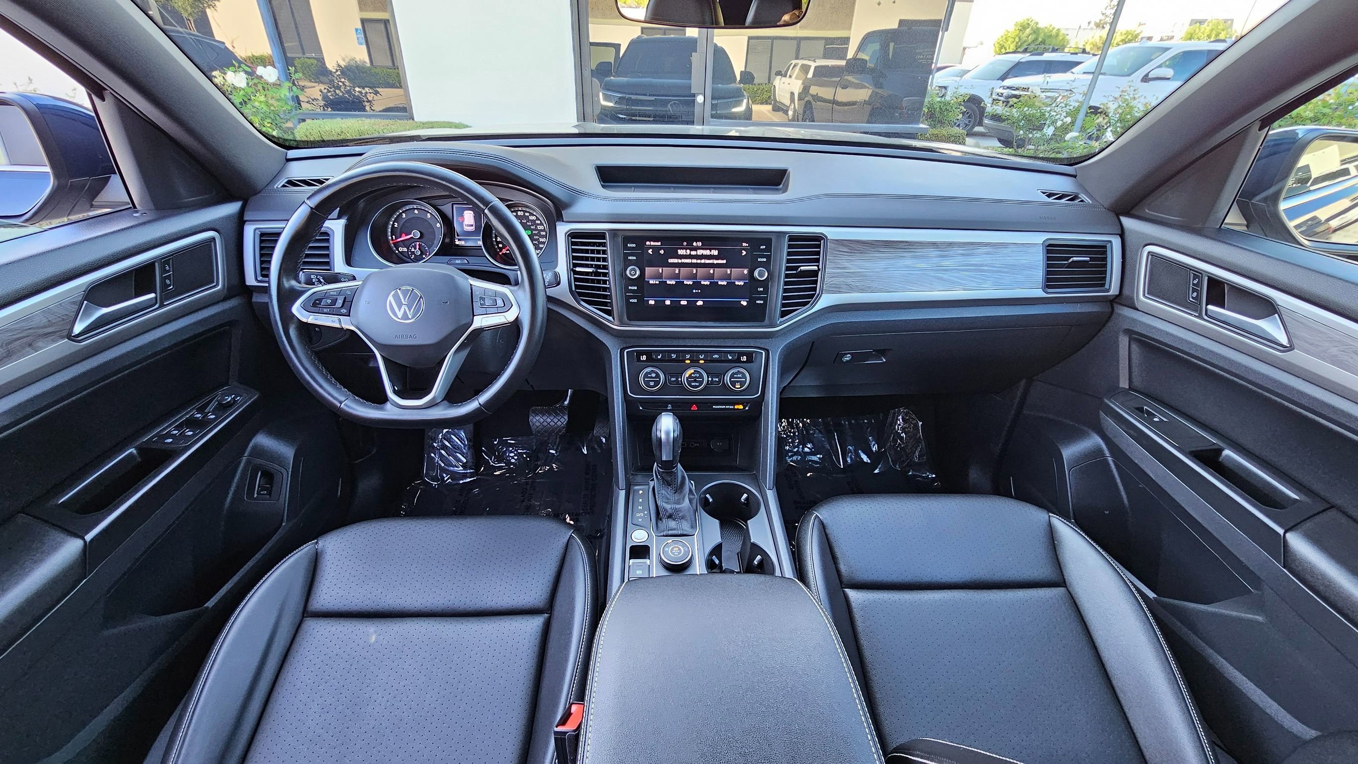 Used 2020 Volkswagen Atlas Cross Sport SE image 18