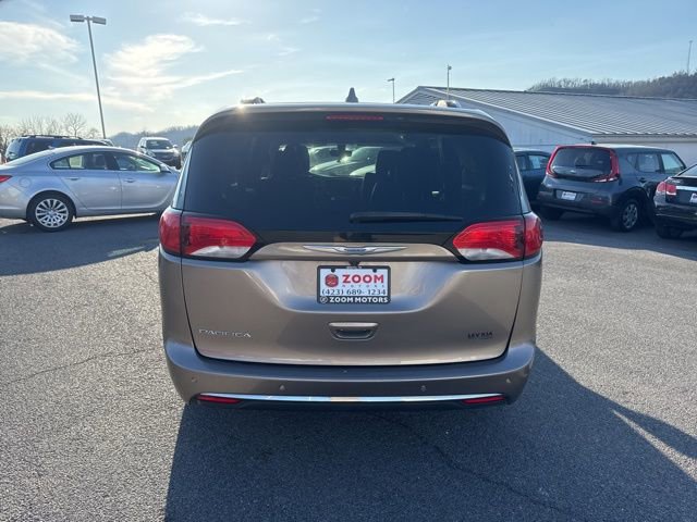 Used 2018 Chrysler Pacifica Touring-L image 7