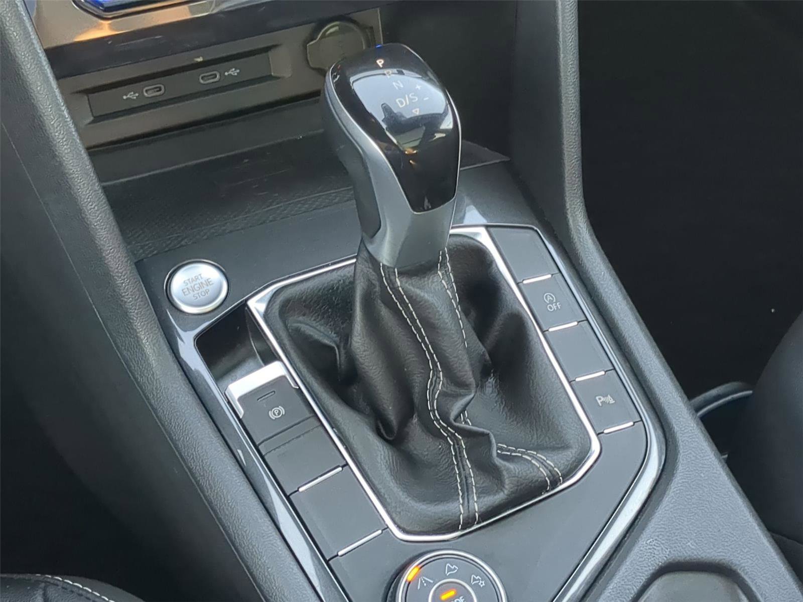 Used 2022 Volkswagen Tiguan SE R-Line image 23