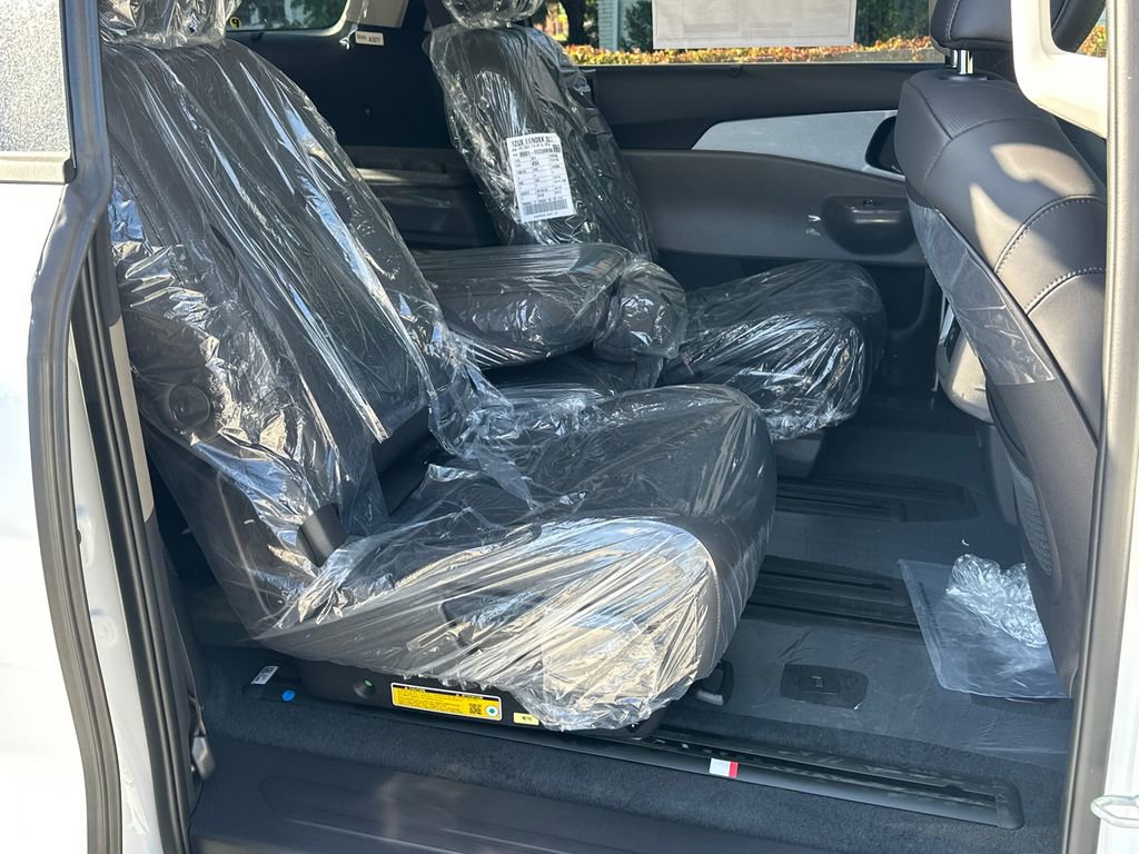 New 2026 Kia Carnival EX image 13