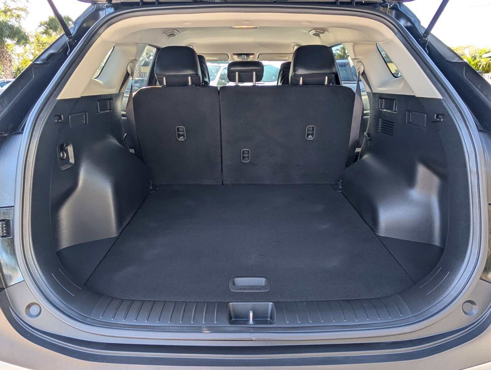 Used 2025 Kia Sportage EX image 14