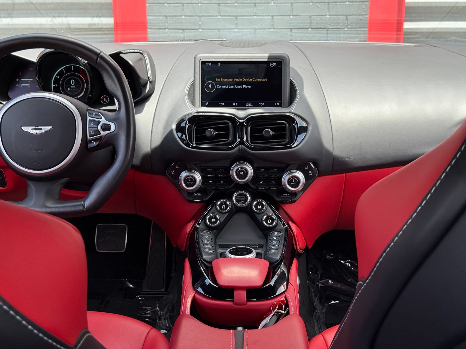 Used 2023 Aston Martin V8 Vantage Coupe RWD image 28