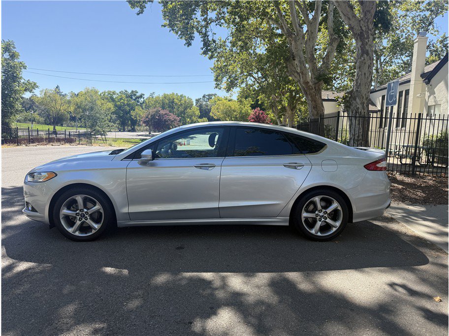 Used 2013 Ford Fusion SE FWD image 8