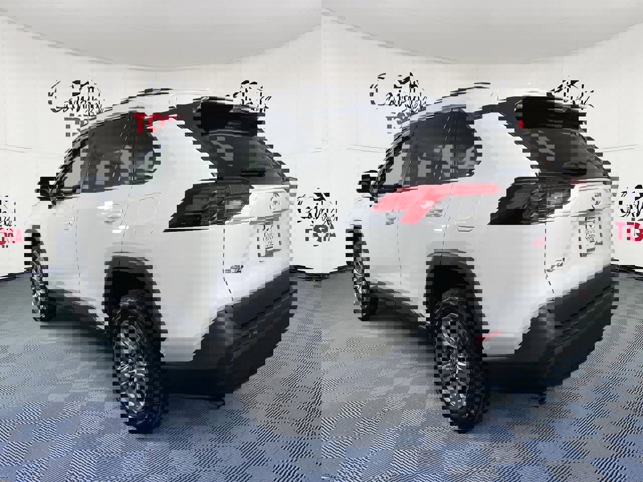 Used 2022 Toyota RAV4 XLE image 5