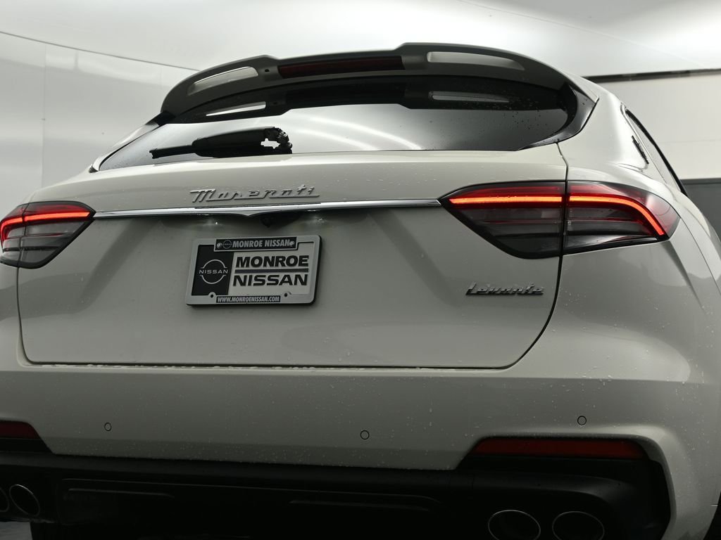 Used 2023 Maserati Levante Modena image 12