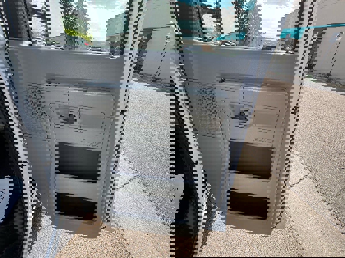 Used 2019 Ford E-350 and Econoline 350 Super Duty w/ Power Windows & Locks Group image 11