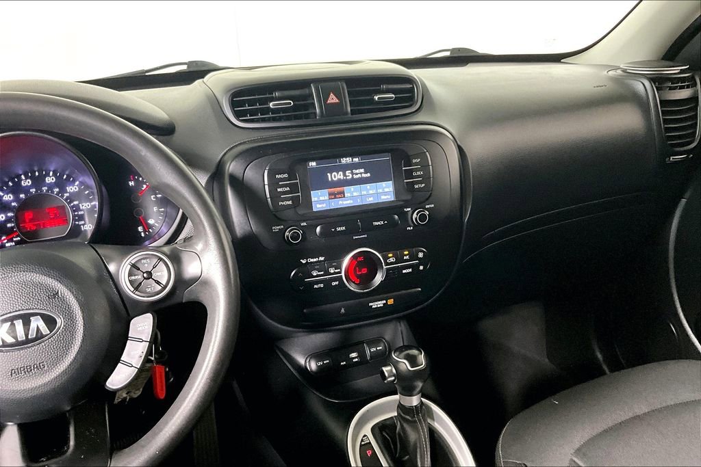 Used 2017 Kia Soul + image 6
