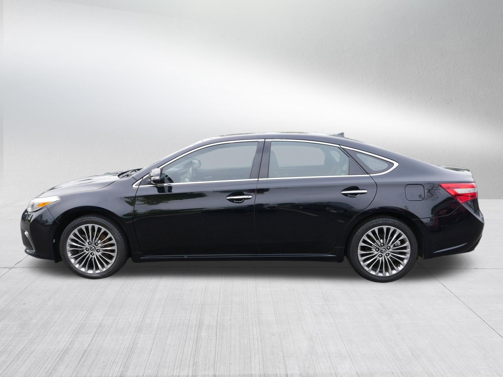 Used 2016 Toyota Avalon Limited w/ Toyota Safety Sense Package FWD image 4