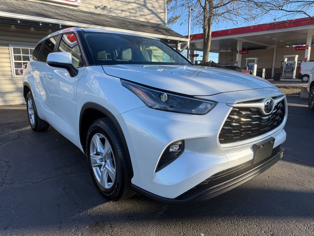 Used 2023 Toyota Highlander LE