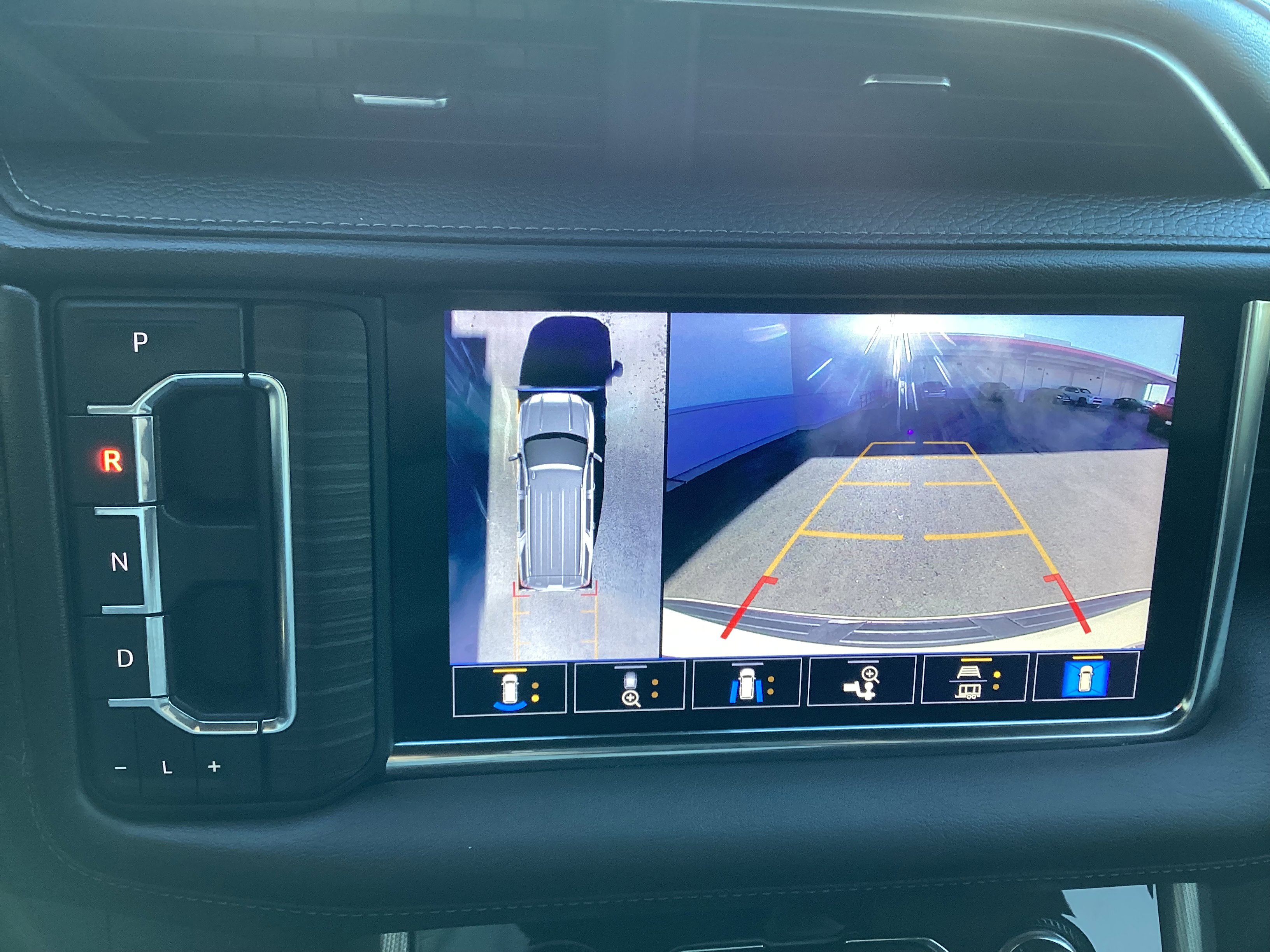 Used 2021 GMC Yukon XL Denali w/ Denali Premium Package image 45