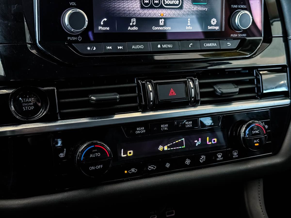 Used 2025 Nissan Pathfinder SV image 46