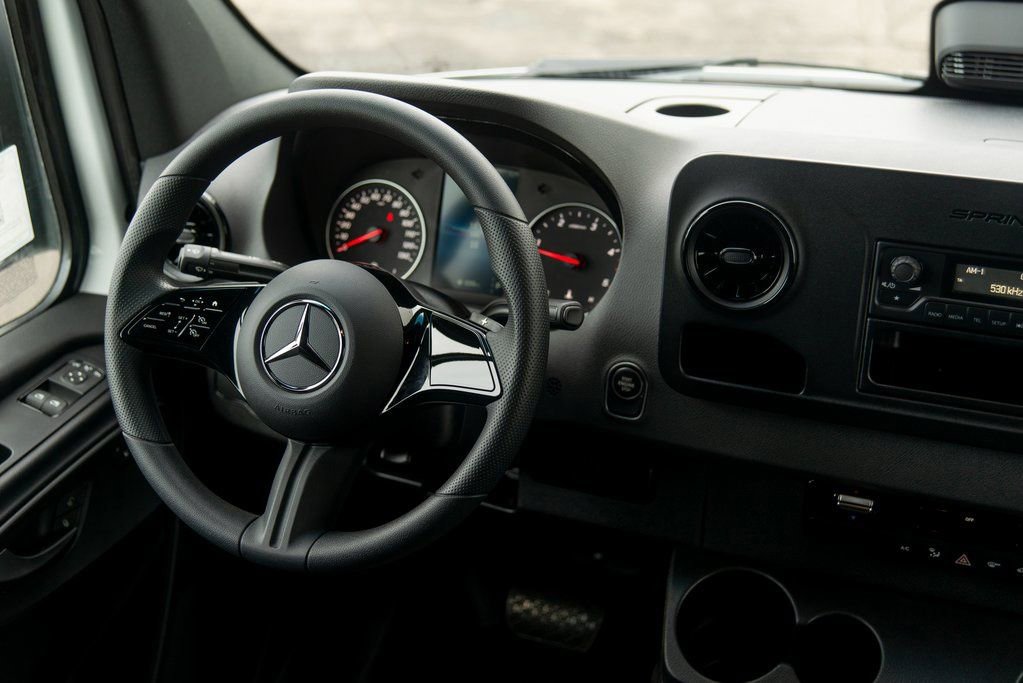Used 2025 Mercedes-Benz Sprinter 2500 image 31
