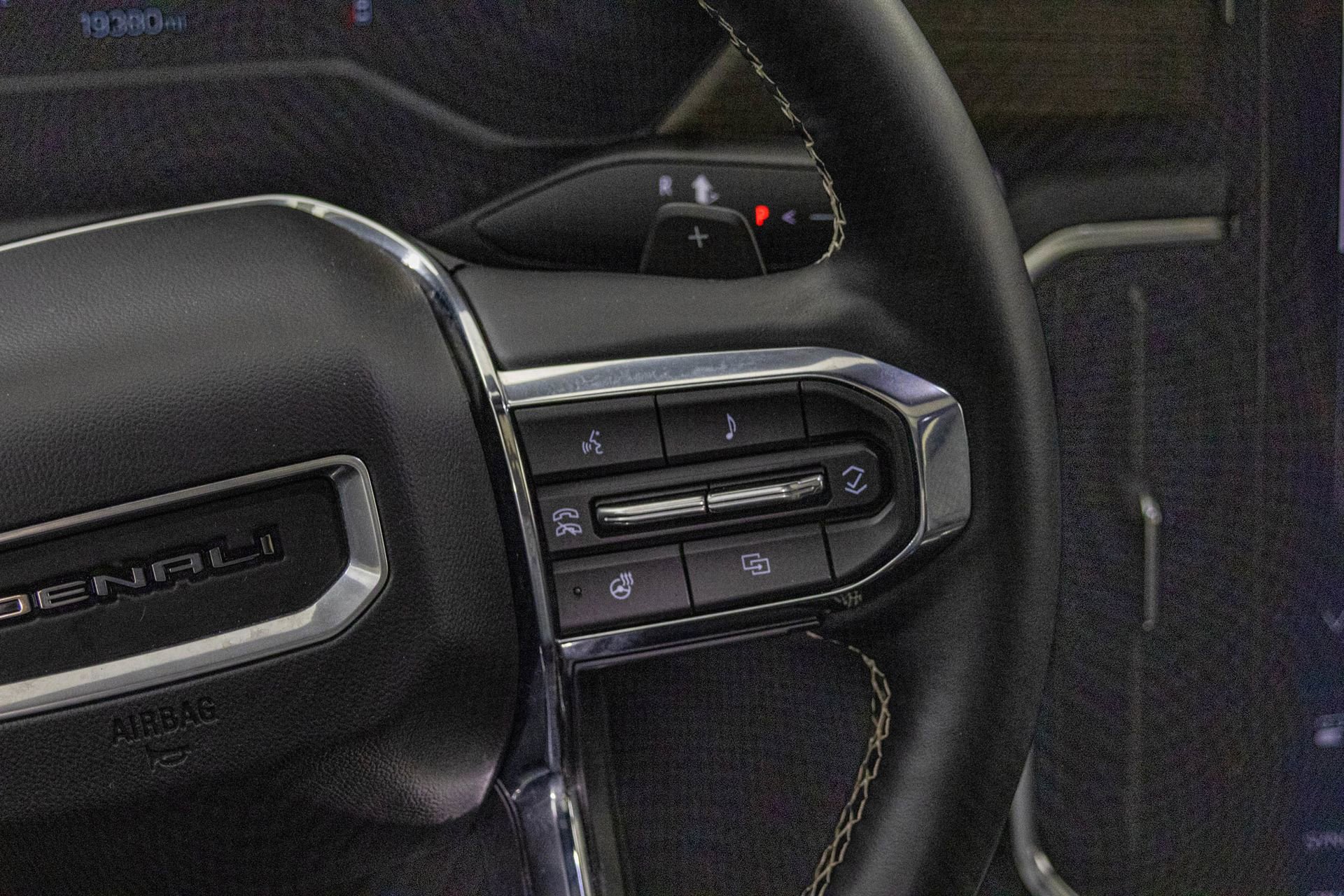 Used 2024 GMC Acadia Denali image 32