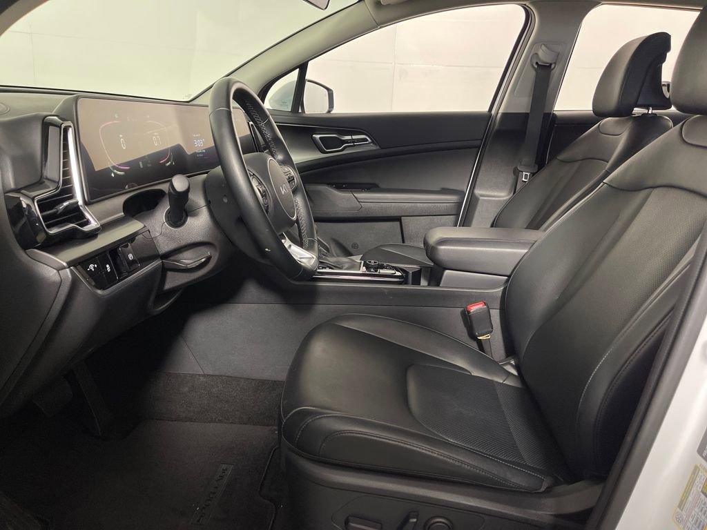 Used 2025 Kia Sportage EX image 12