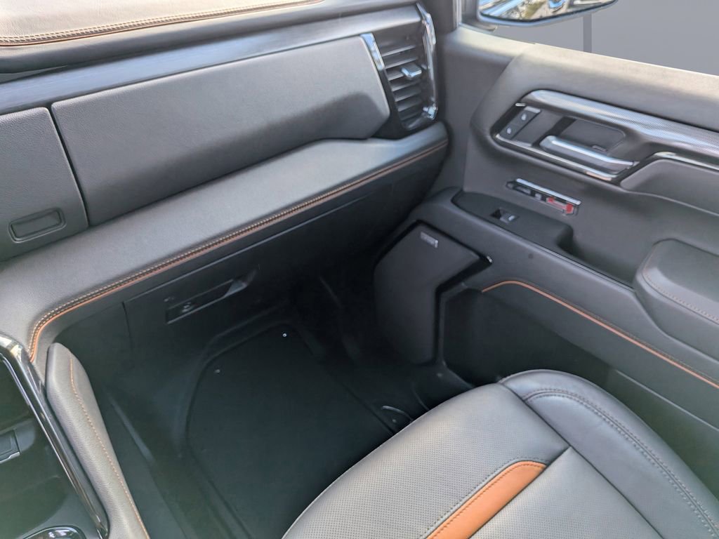 Used 2025 GMC Sierra 1500 AT4 image 17