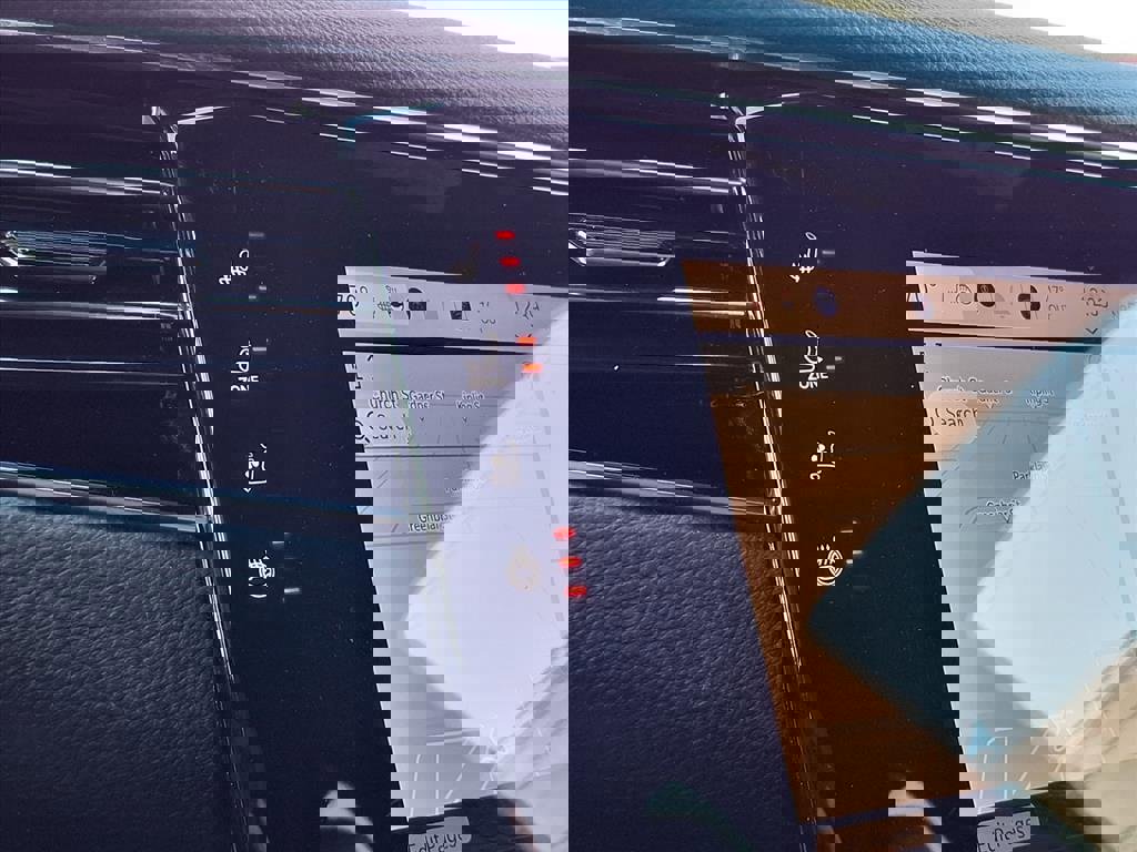 Certified 2024 Jeep Wagoneer L Series III w/ Flexible Seating Group image 35