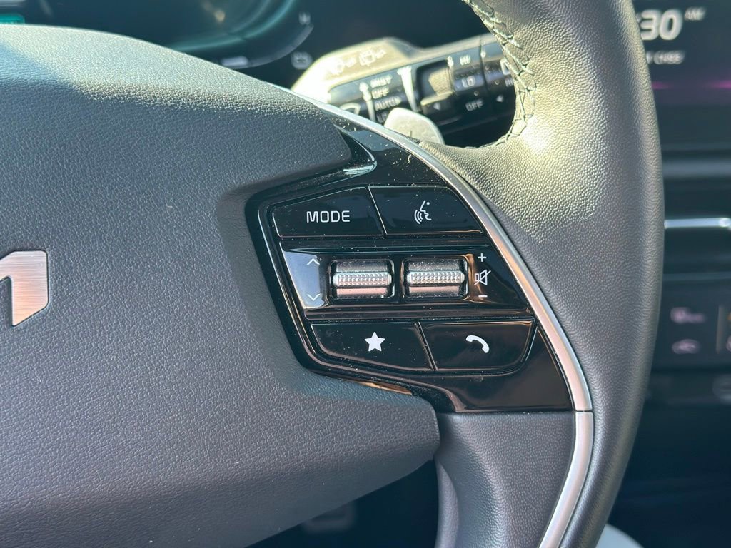 Used 2024 Kia Niro SX Touring image 10