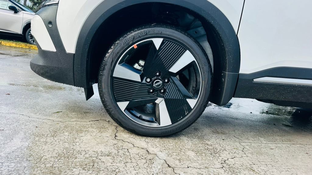 New 2026 Nissan Kicks SR FWD image 12