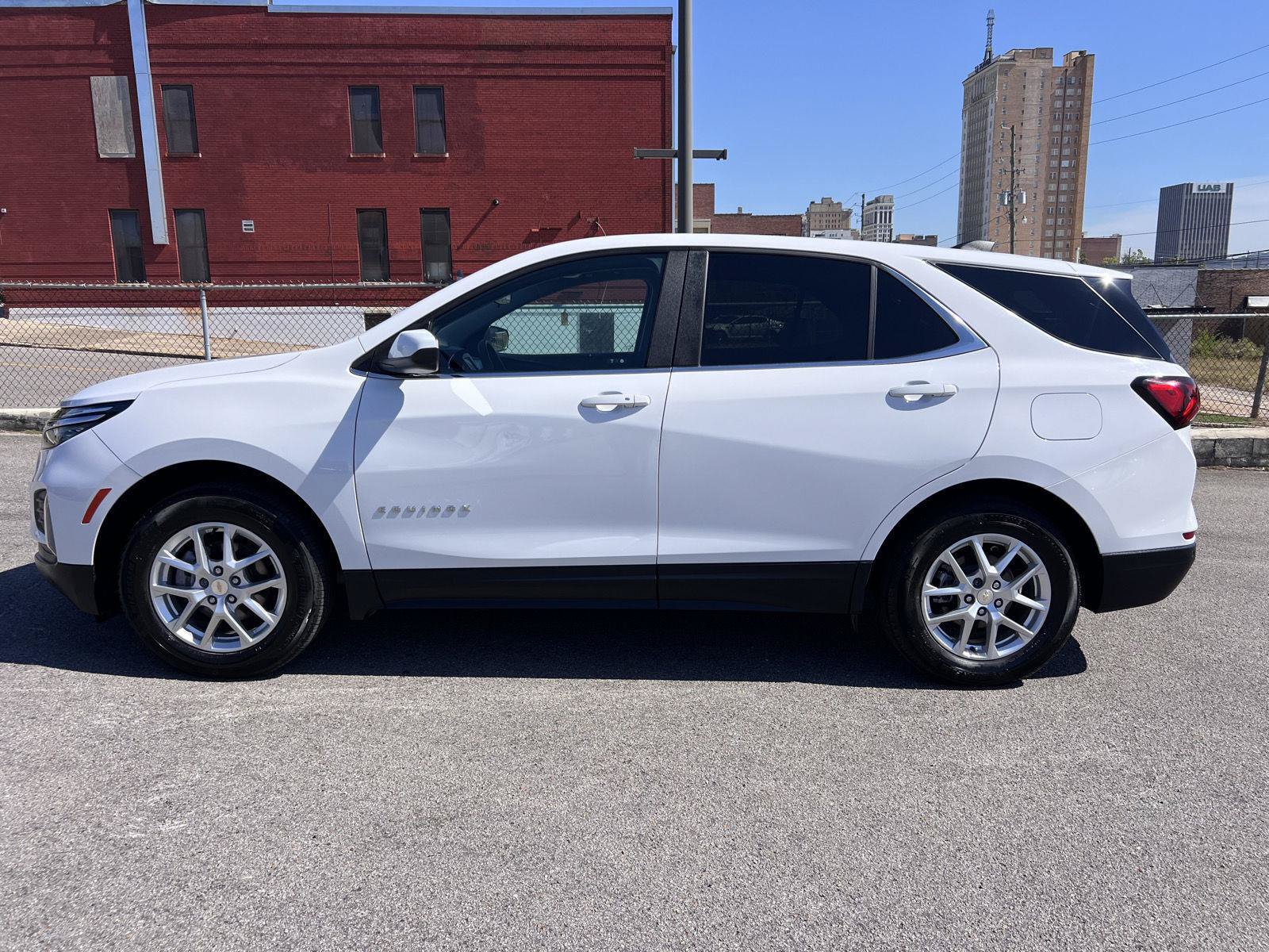 Used 2024 Chevrolet Equinox LT FWD image 4