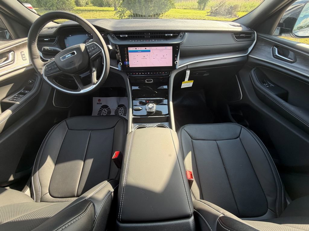 New 2026 Jeep Grand Cherokee Limited AWD/4WD image 3