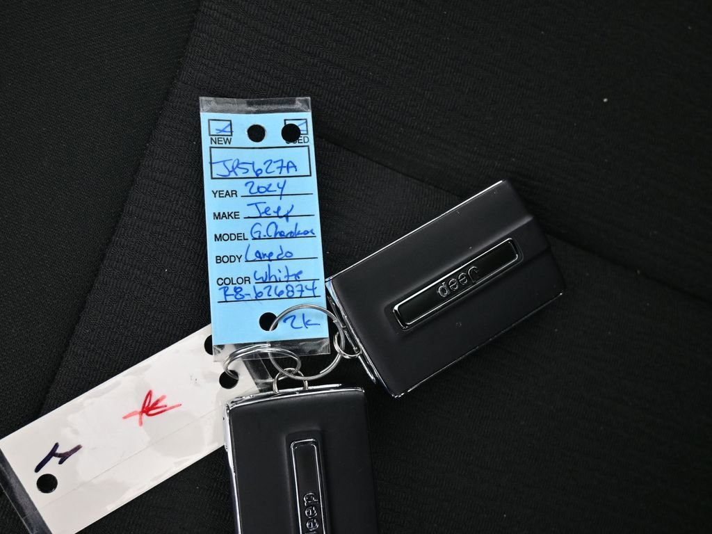 Used 2024 Jeep Grand Cherokee L Laredo image 16