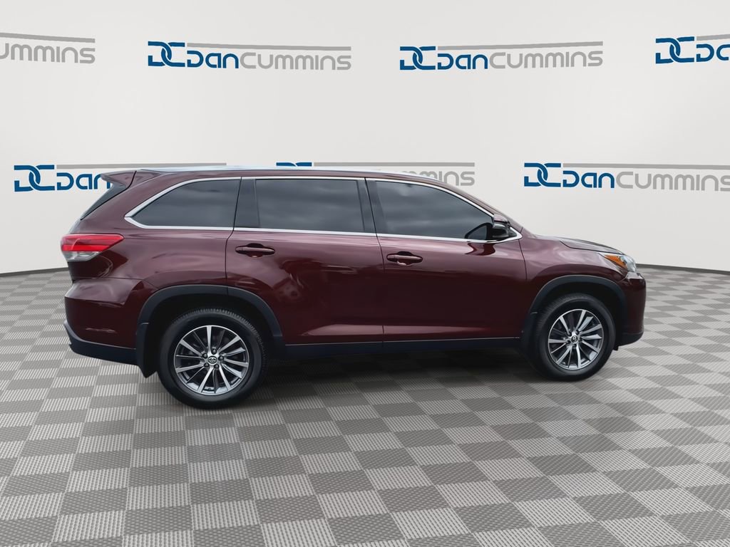 Used 2019 Toyota Highlander XLE AWD/4WD image 9