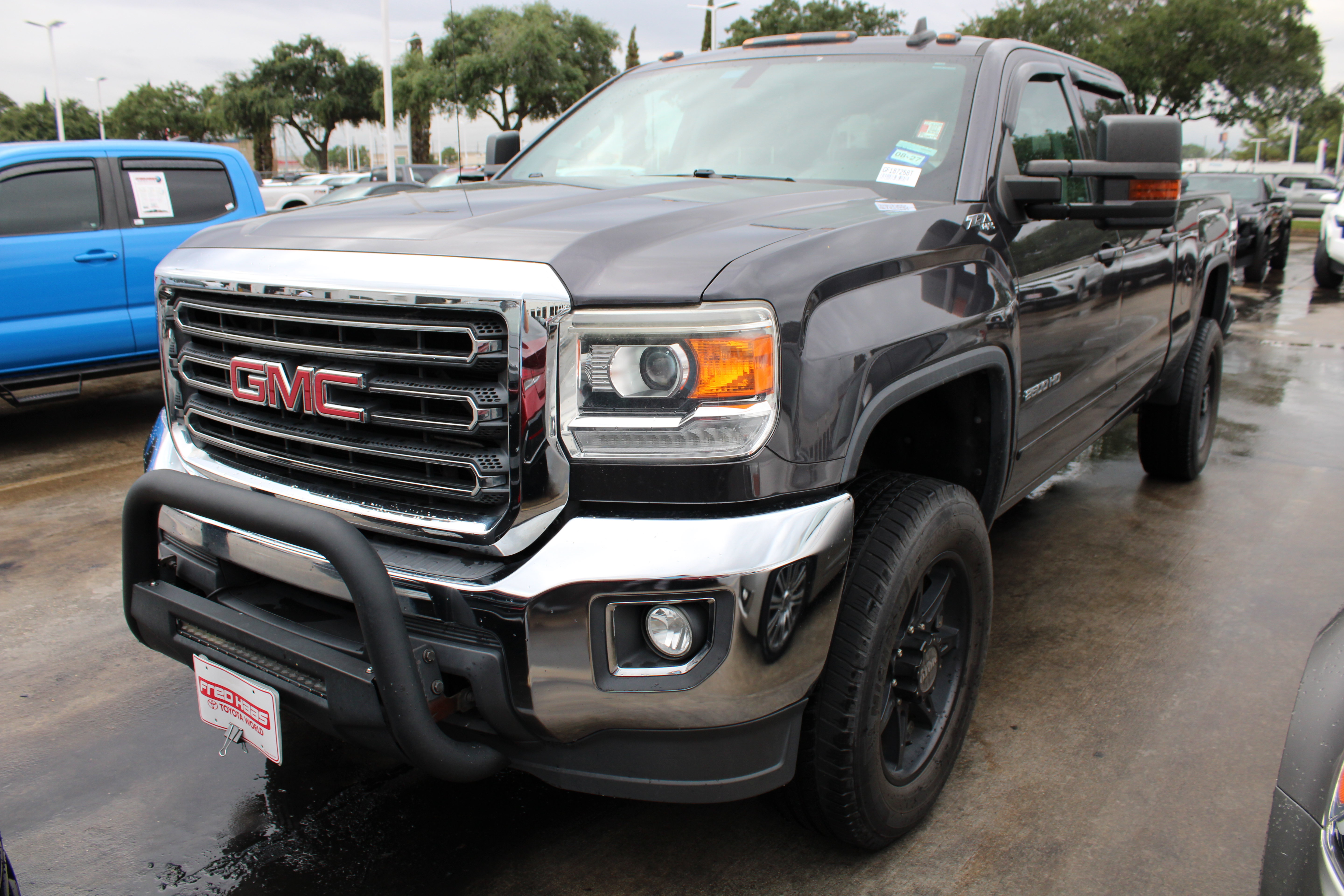 Used 2016 GMC Sierra 2500 SLE w/ SLE Preferred Package AWD/4WD image 3