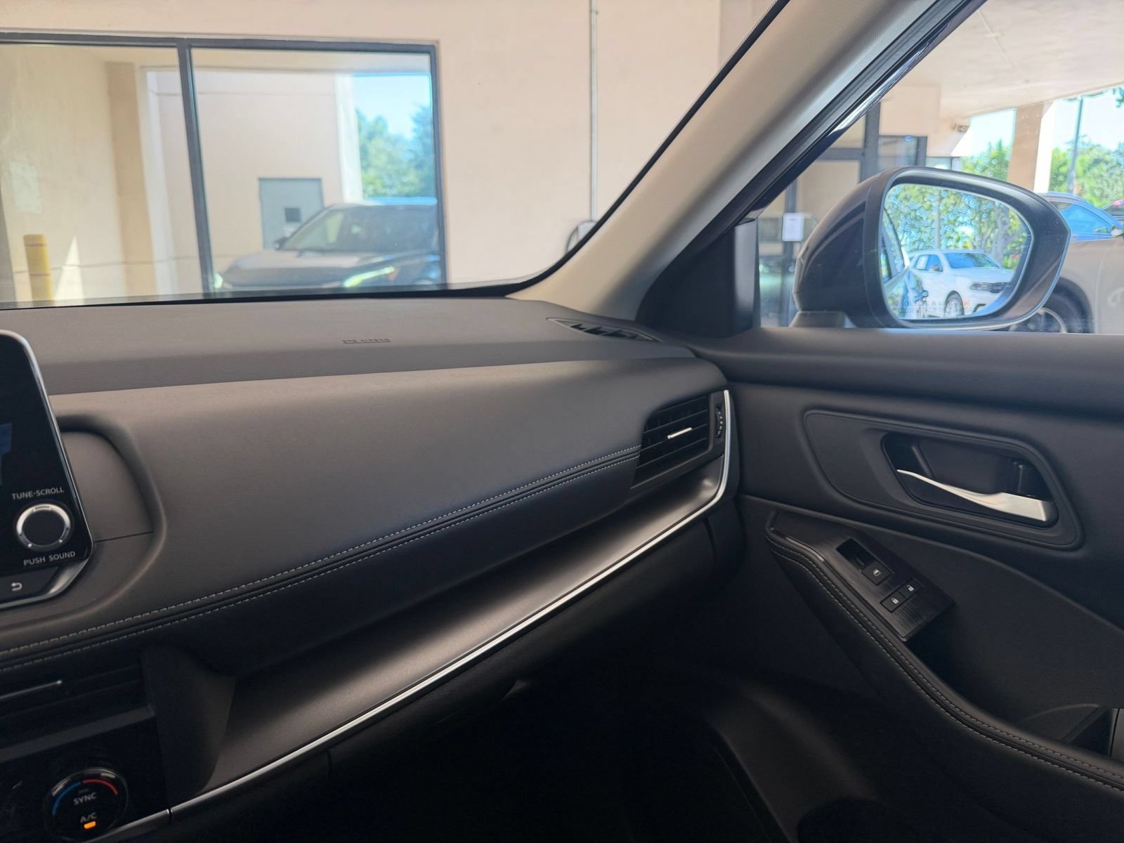 Used 2026 Nissan Rogue SV AWD/4WD image 30
