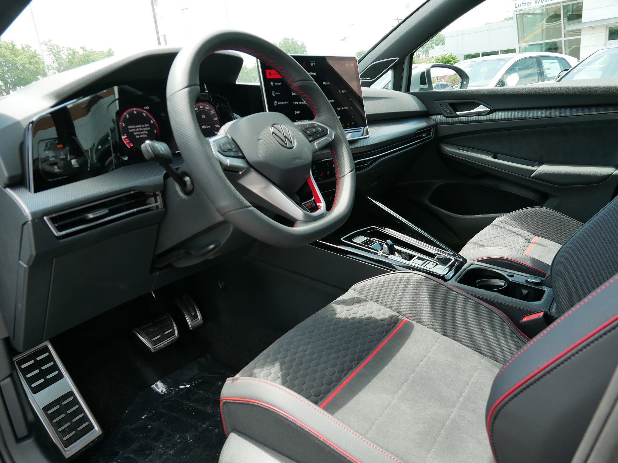 New 2025 Volkswagen GTI SE FWD image 5